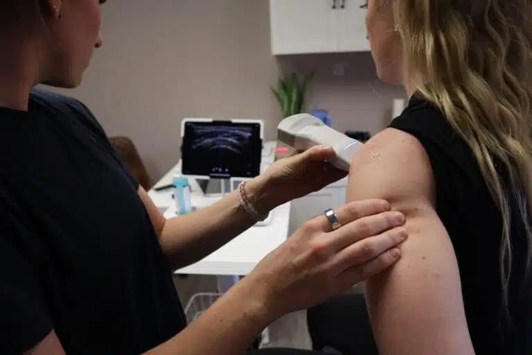 Frozen Shoulder Symptoms: The 3 Stages and How Long Each Lasts